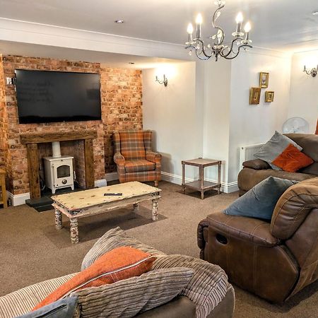 Spacious Home For Large Families And Contractors Wolverhampton Extérieur photo