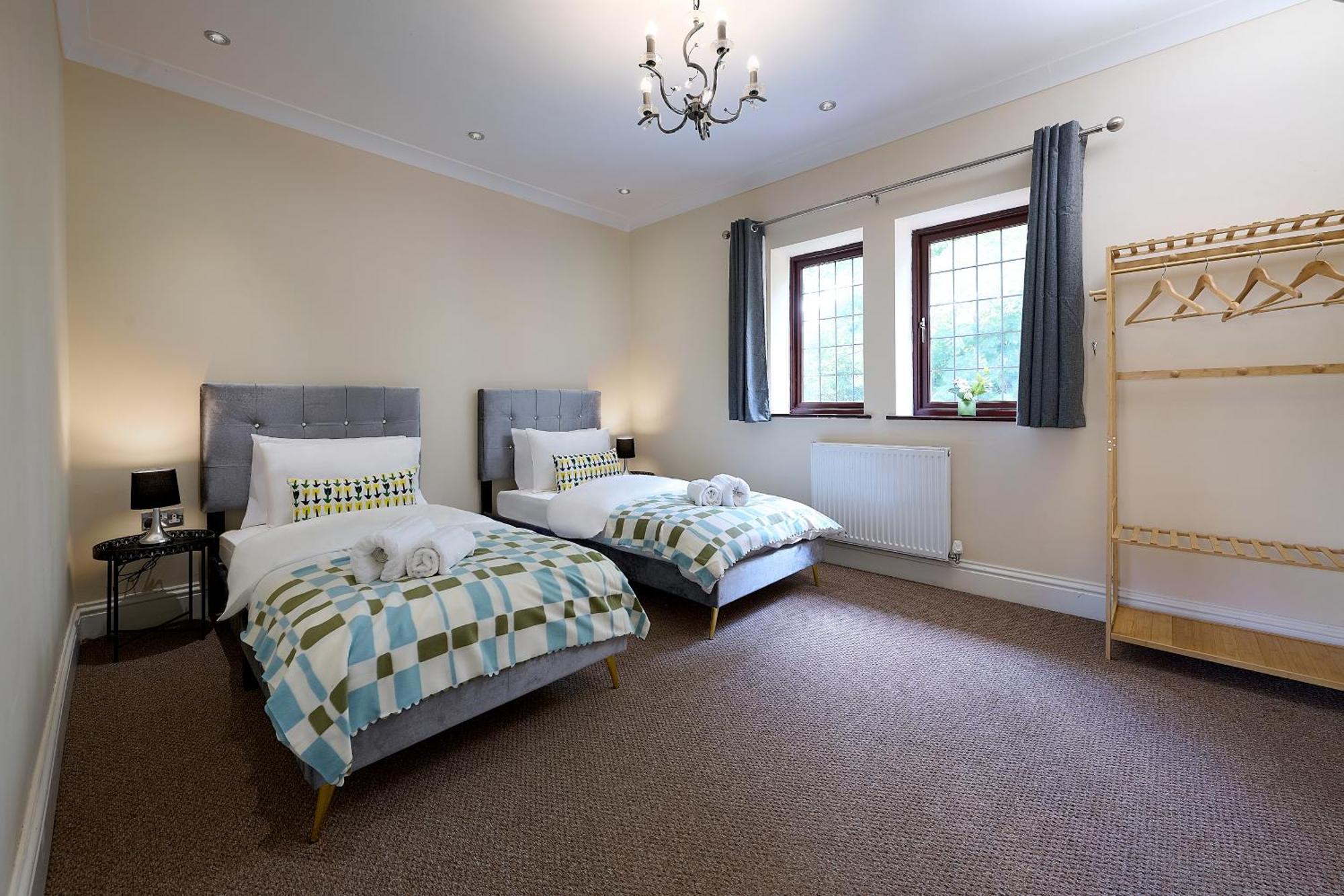 Spacious Home For Large Families And Contractors Wolverhampton Extérieur photo