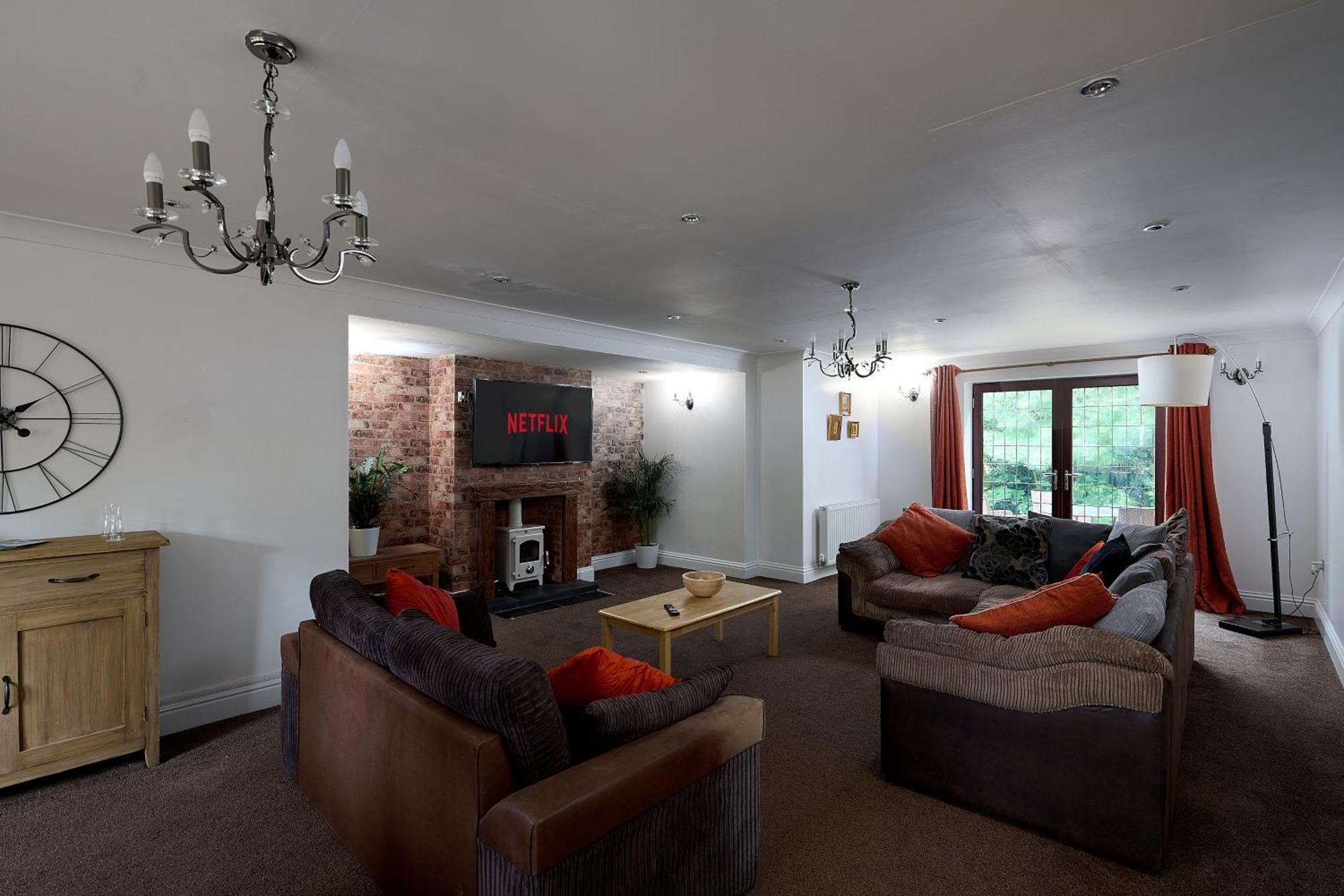 Spacious Home For Large Families And Contractors Wolverhampton Extérieur photo