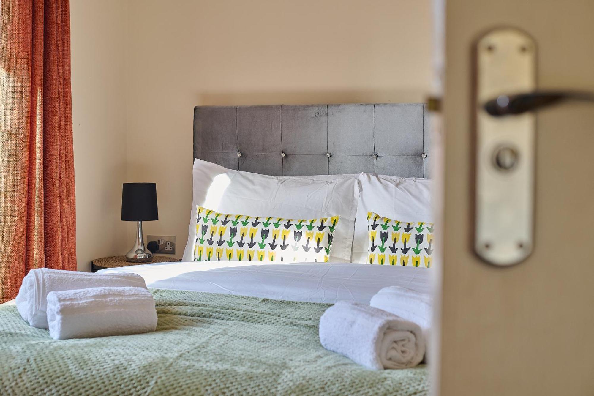 Spacious Home For Large Families And Contractors Wolverhampton Extérieur photo