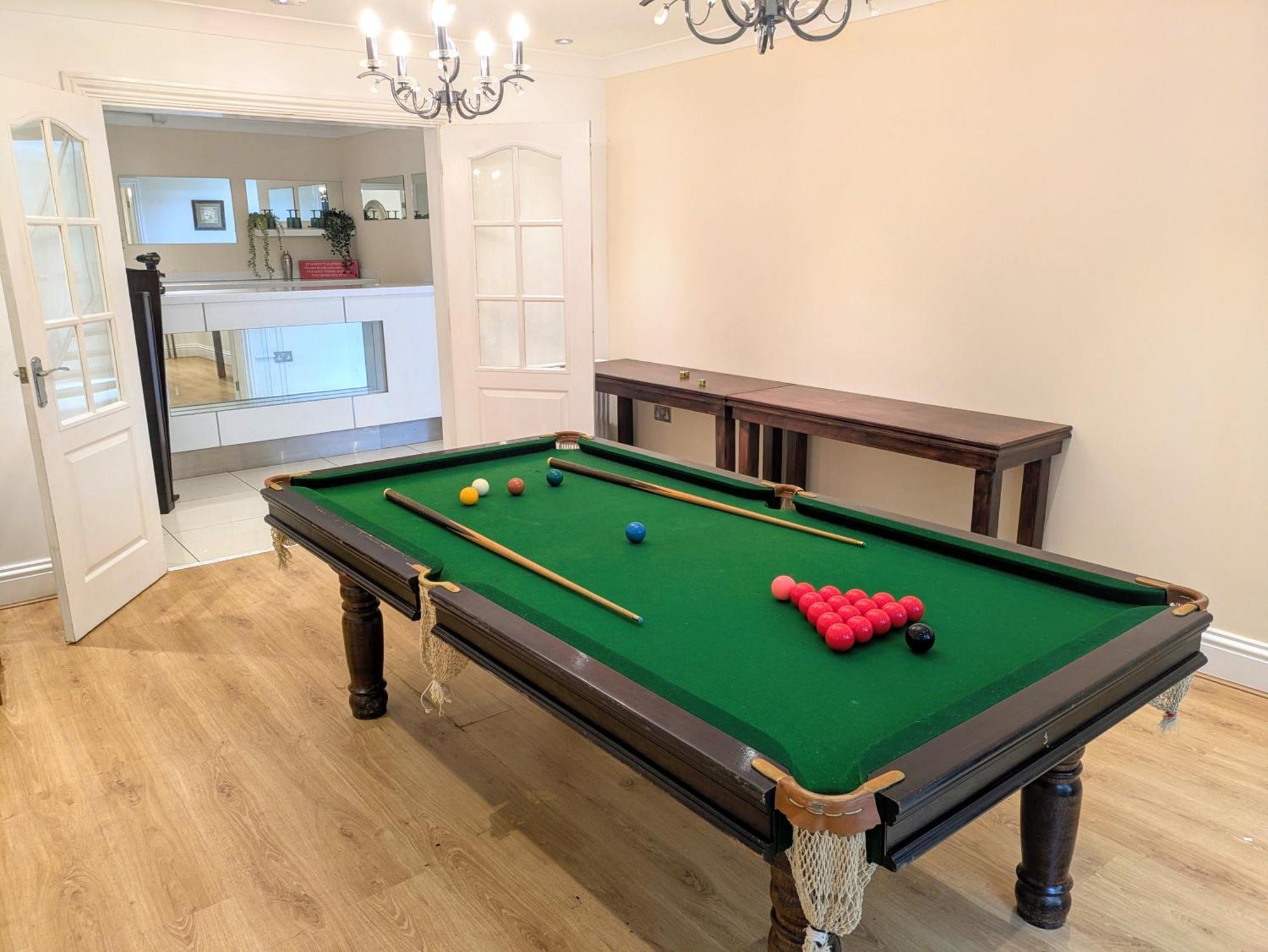 Spacious Home For Large Families And Contractors Wolverhampton Extérieur photo
